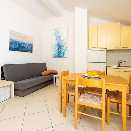 Cozy Dachgeschosswohnung Mit Meerblick, Klima, Wifi - Nur 350 Meter Zum * Dramalj