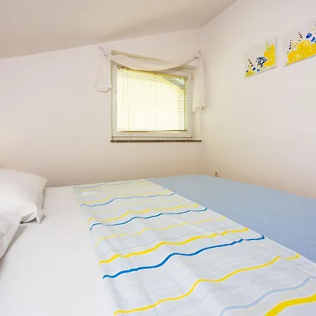 Cozy Dachgeschosswohnung Mit Meerblick, Klima, Wifi - Nur 350 Meter Zum * Dramalj