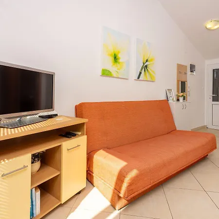 Cozy Dachgeschosswohnung Mit Meerblick, Klima, Wifi - Nur 350 Meter Zum Dramalj