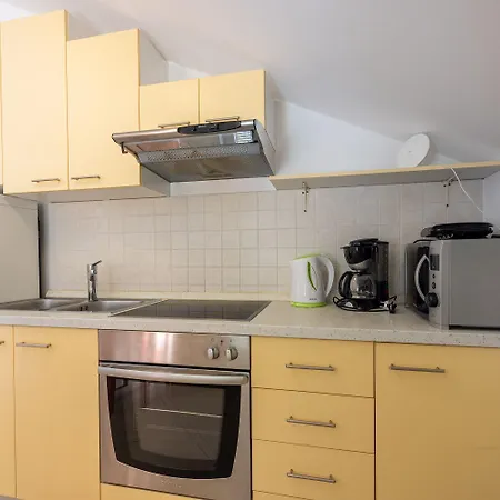 Cozy Dachgeschosswohnung Mit Meerblick, Klima, Wifi - Nur 350 Meter Zum Dramalj
