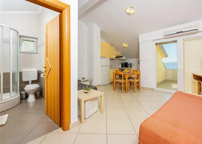 Apartment Cozy Dachgeschosswohnung Mit Meerblick, Klima, Wifi - Nur 350 Meter Zum Dramalj