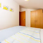 Διαμέρισμα Cozy Dachgeschosswohnung Mit Meerblick, Klima, Wifi - Nur 350 Meter Zum *