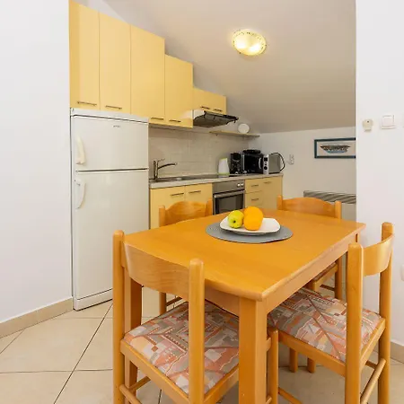 Cozy Dachgeschosswohnung Mit Meerblick, Klima, Wifi - Nur 350 Meter Zum
