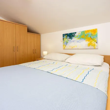 Cozy Dachgeschosswohnung Mit Meerblick, Klima, Wifi - Nur 350 Meter Zum * Dramalj