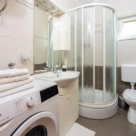 Cozy Dachgeschosswohnung Mit Meerblick, Klima, Wifi - Nur 350 Meter Zum Appartamento Dramalj