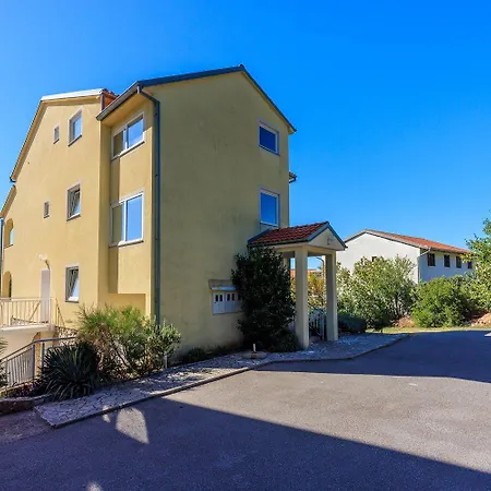 Cozy Dachgeschosswohnung Mit Meerblick, Klima, Wifi - Nur 350 Meter Zum * Dramalj