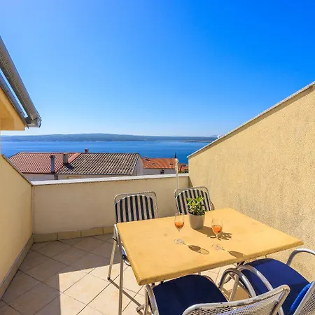 Cozy Dachgeschosswohnung Mit Meerblick, Klima, Wifi - Nur 350 Meter Zum Appartamento Dramalj