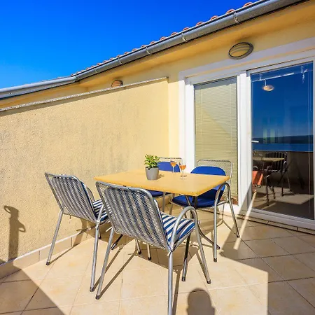 Appartamento Cozy Dachgeschosswohnung Mit Meerblick, Klima, Wifi - Nur 350 Meter Zum