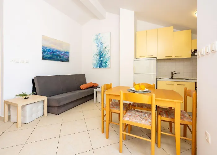 Cozy Dachgeschosswohnung Mit Meerblick, Klima, Wifi - Nur 350 Meter Zum * Dramalj