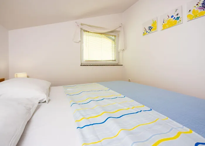 Cozy Dachgeschosswohnung Mit Meerblick, Klima, Wifi - Nur 350 Meter Zum * Dramalj