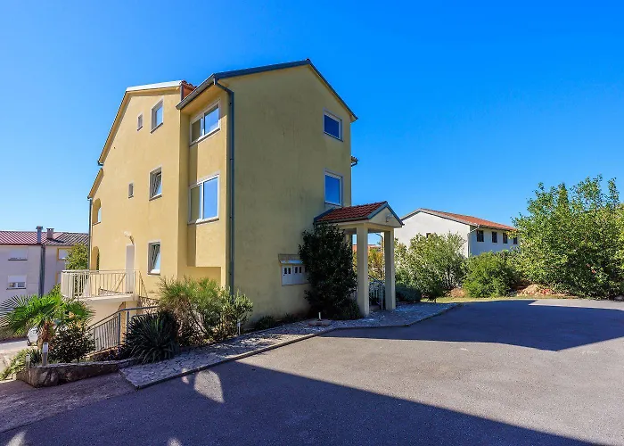 Cozy Dachgeschosswohnung Mit Meerblick, Klima, Wifi - Nur 350 Meter Zum * Dramalj