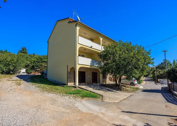 Cozy Dachgeschosswohnung Mit Meerblick, Klima, Wifi - Nur 350 Meter Zum Dramalj